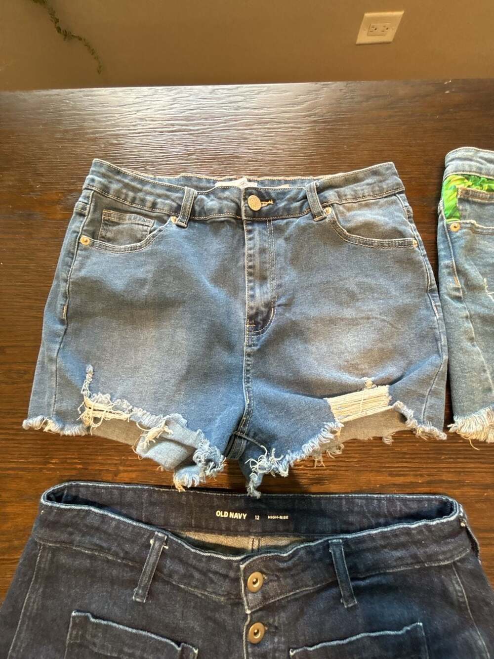 Bundle of 4 Women's Denim Shorts: Old Navy, Akira, Ariya Jeans, Denim Blvd - Picture 3 of 12